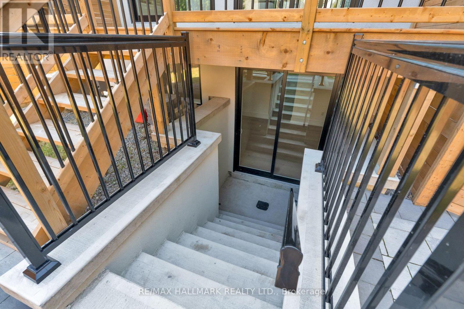104 Yardley Avenue, Toronto, Ontario M4B 2B1 - Photo 46 - E13717216