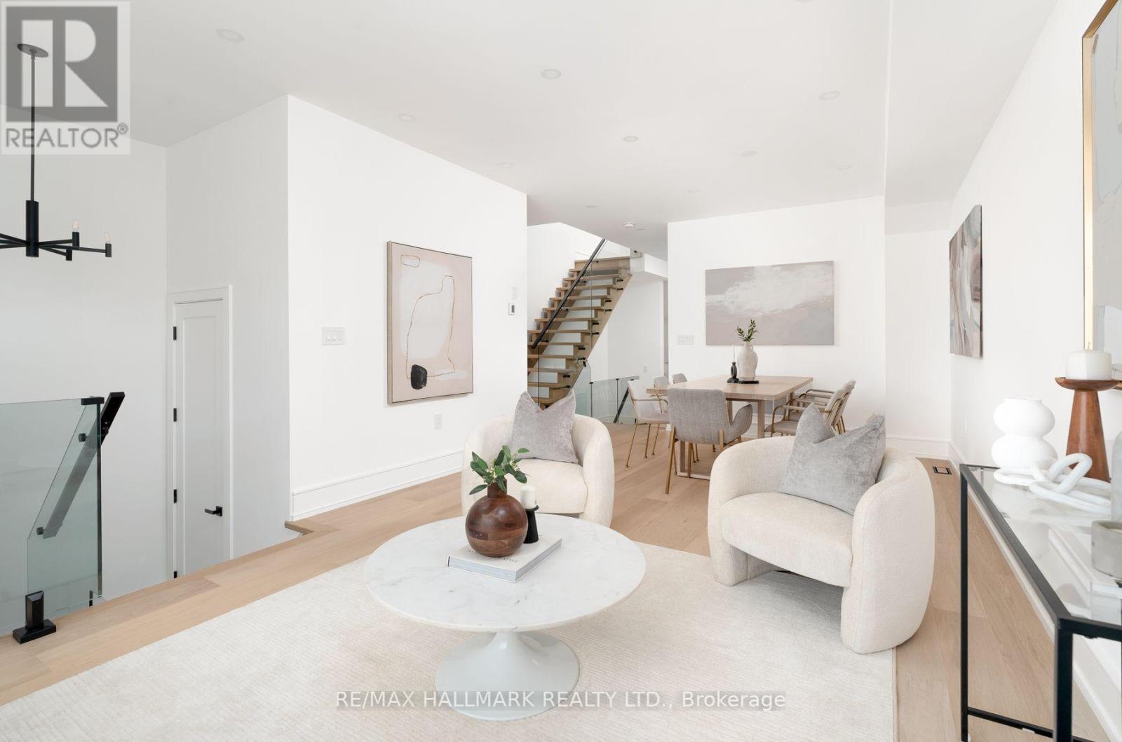 104 Yardley Avenue, Toronto, Ontario M4B 2B1 - Photo 9 - E13717216