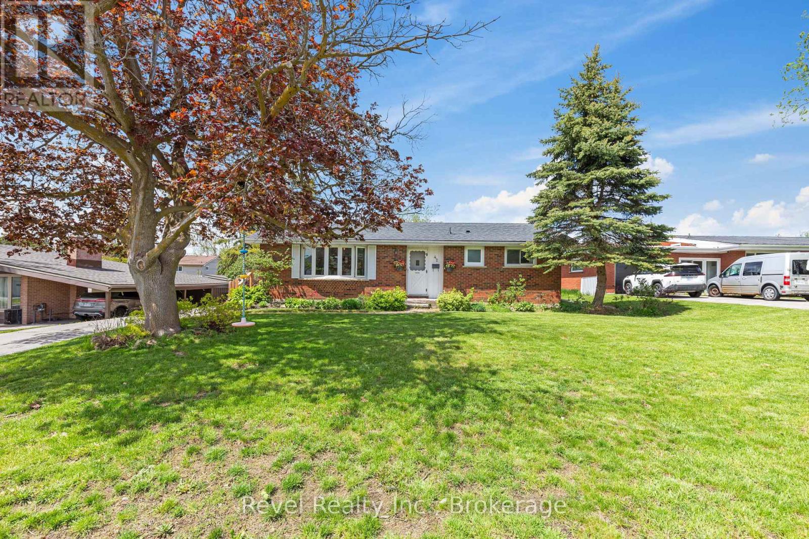 42 Kawartha Drive — photo 1