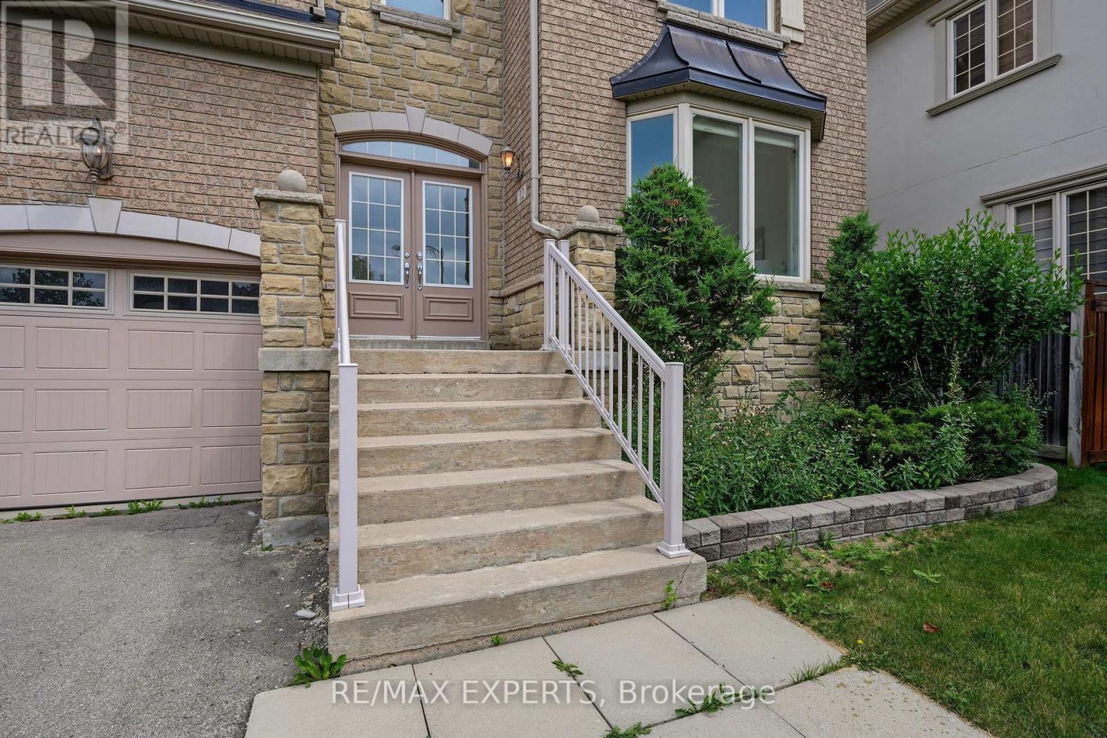 12 Sweet Valerie Court, Vaughan, Ontario  L6A 0C6 - Photo 3 - N13717220