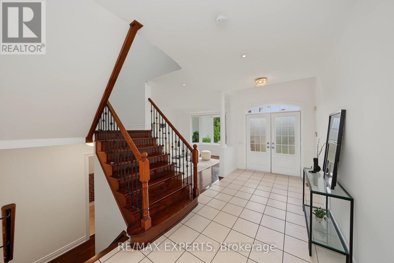 12 Sweet Valerie Court, Vaughan, Ontario  L6A 0C6 - Photo 4 - N13717220