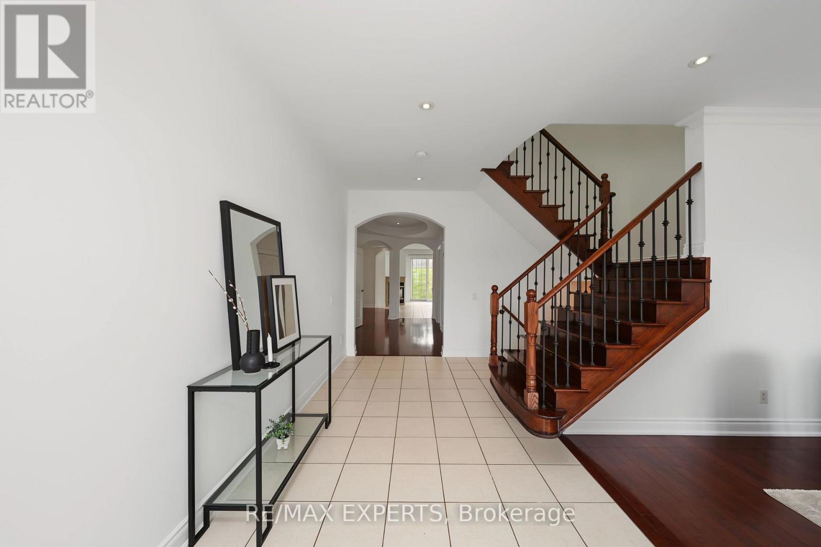 12 Sweet Valerie Court, Vaughan, Ontario  L6A 0C6 - Photo 5 - N13717220