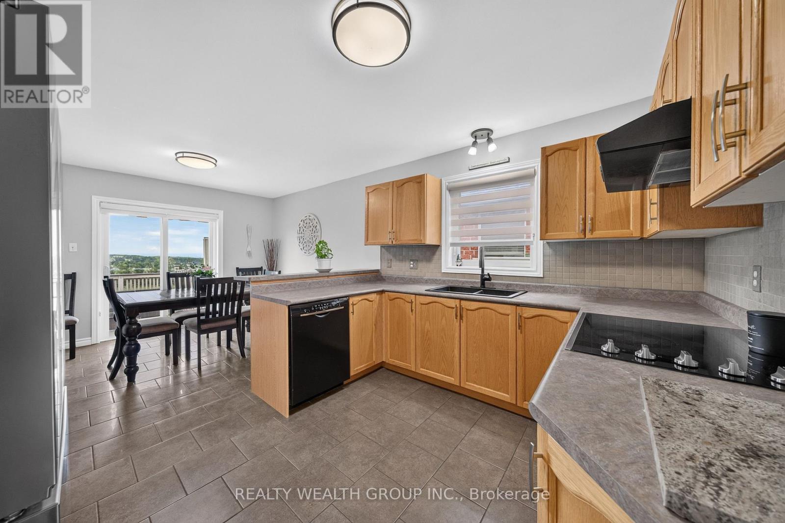 83 Logan Court, Barrie (Holly), Ontario  L4N 8G7 - Photo 12 - S13717272