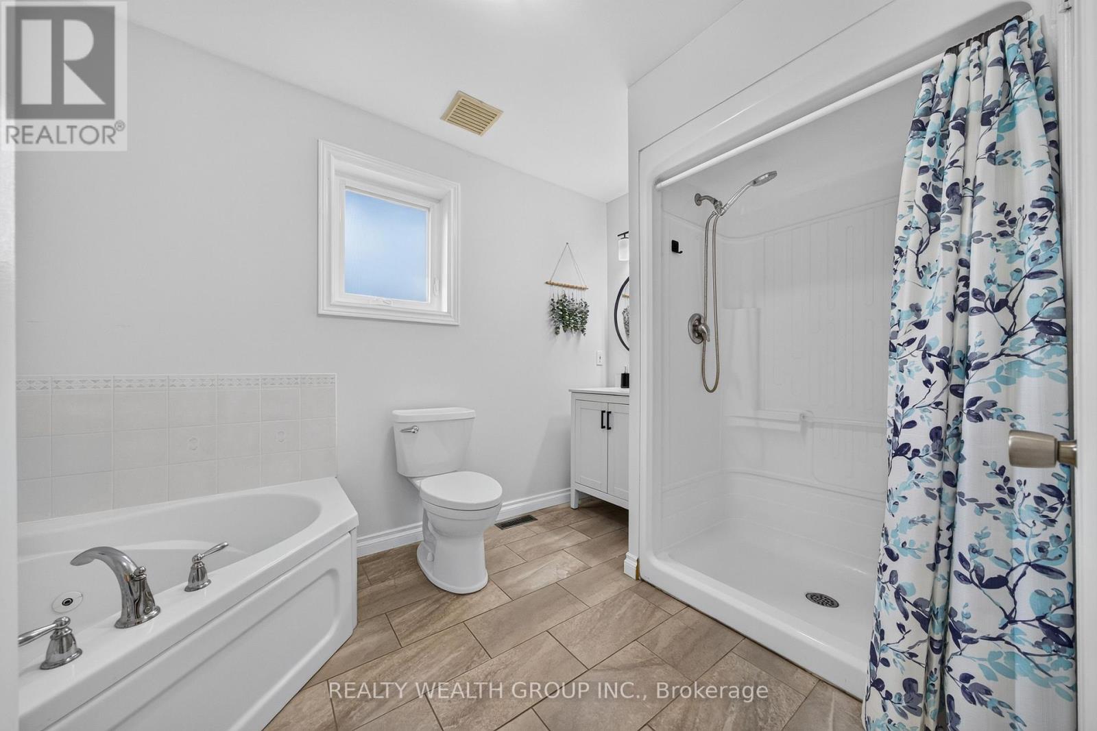 83 Logan Court, Barrie (Holly), Ontario  L4N 8G7 - Photo 15 - S13717272