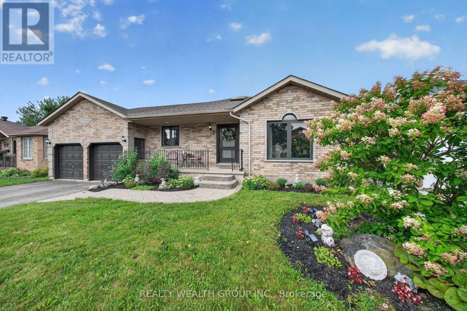 83 Logan Court, Barrie (Holly), Ontario  L4N 8G7 - Photo 2 - S13717272