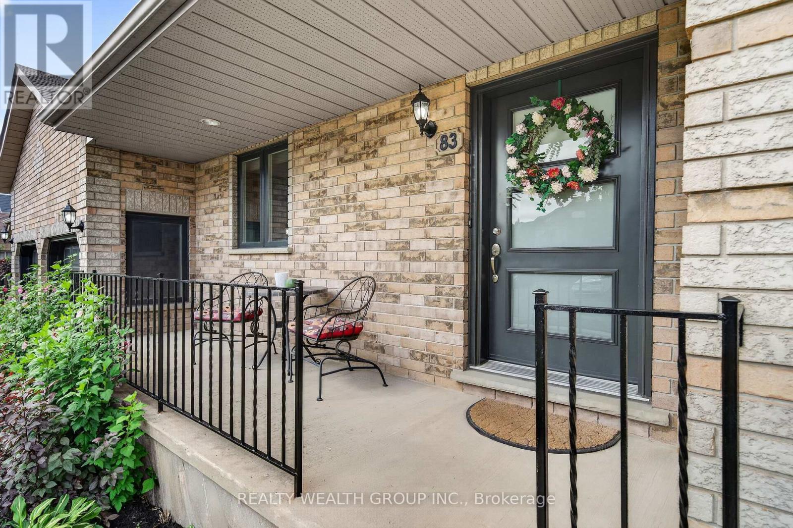83 Logan Court, Barrie (Holly), Ontario  L4N 8G7 - Photo 3 - S13717272