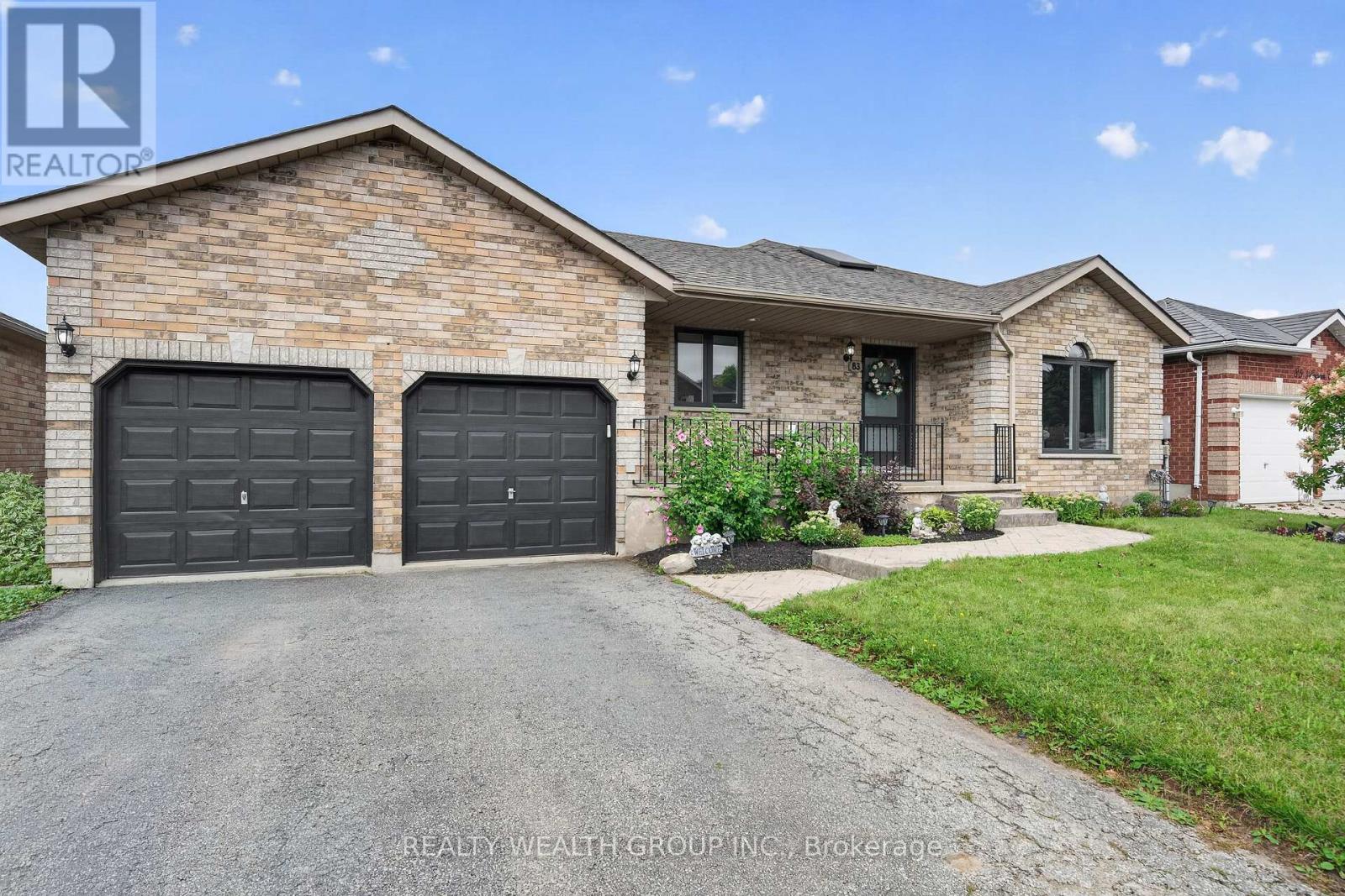 83 Logan Court, Barrie (Holly), Ontario  L4N 8G7 - Photo 4 - S13717272