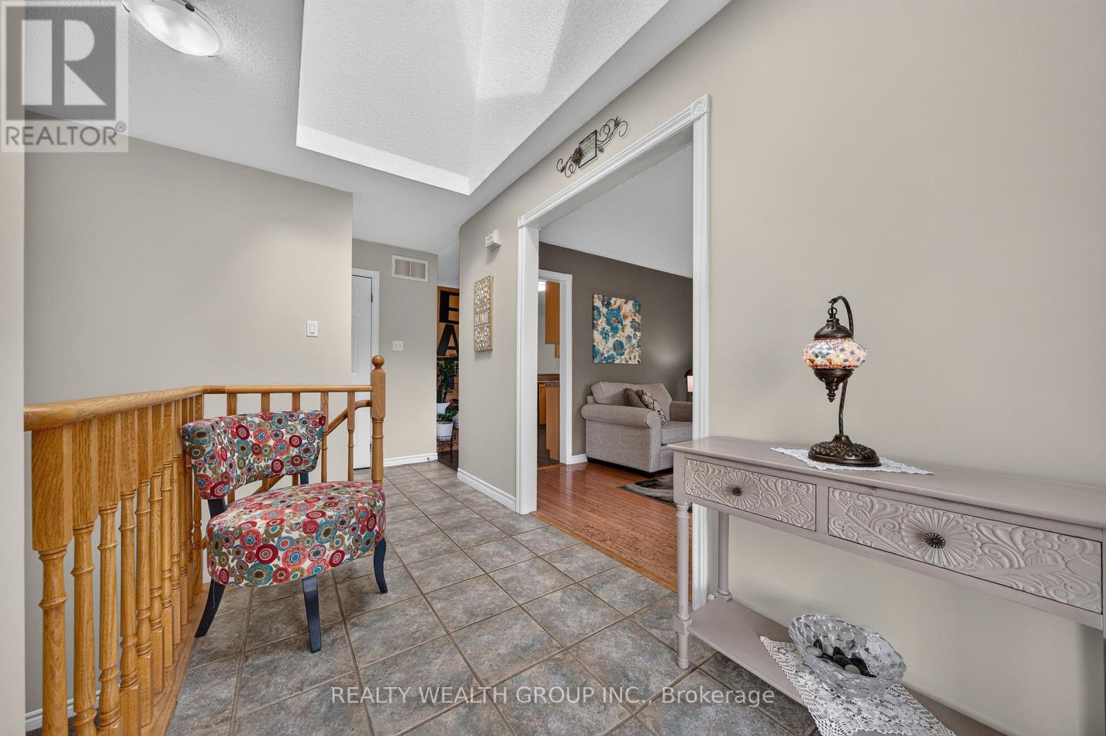 83 Logan Court, Barrie (Holly), Ontario  L4N 8G7 - Photo 6 - S13717272