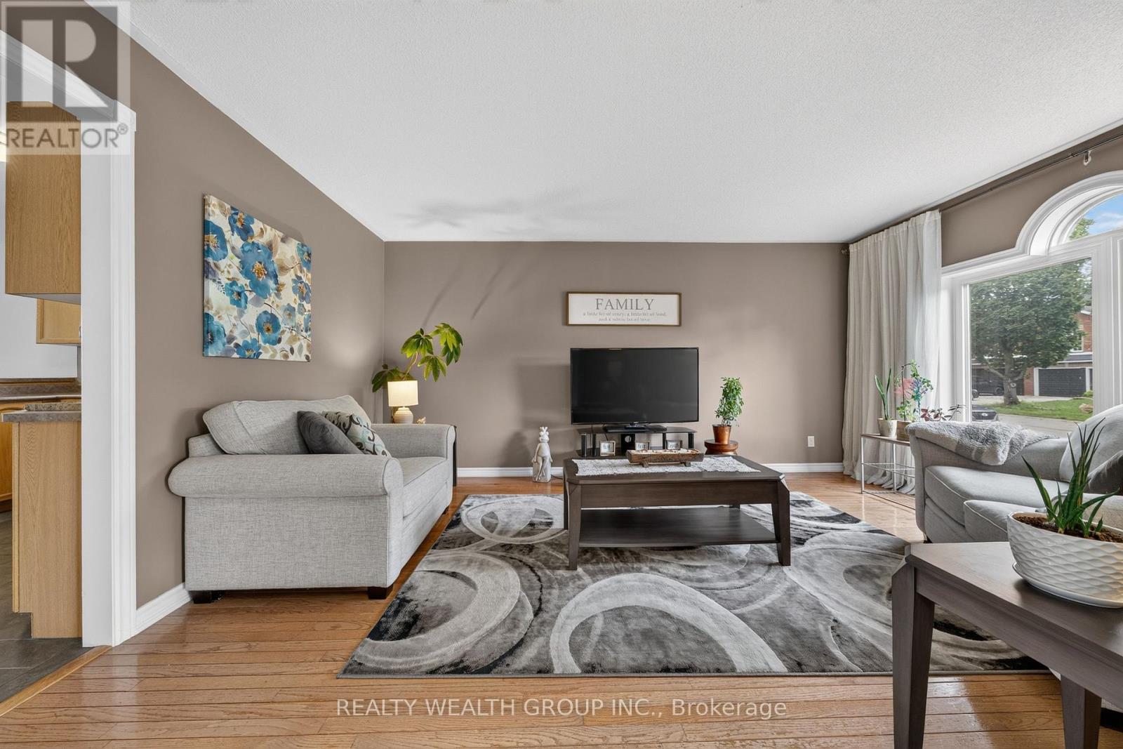 83 Logan Court, Barrie (Holly), Ontario  L4N 8G7 - Photo 8 - S13717272