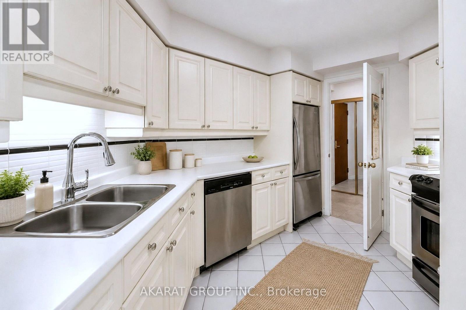 602 - 1 Palace Pier Court, Toronto, Ontario  M8V 3W9 - Photo 9 - W13717128