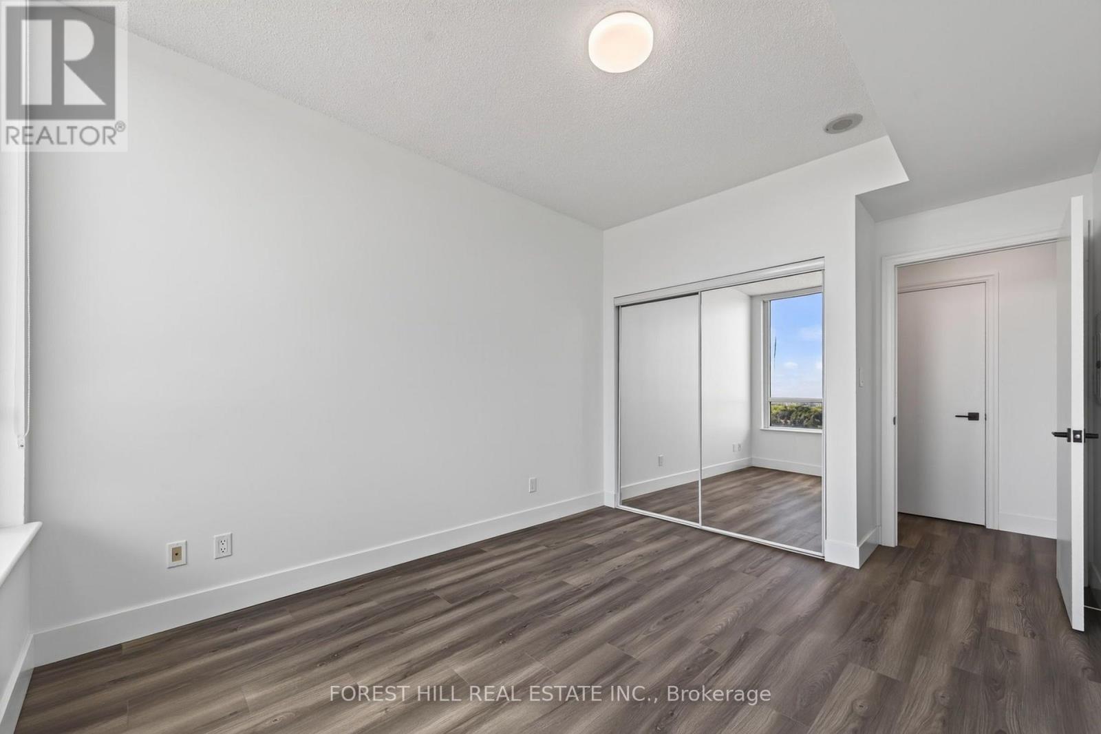 804 - 1359 Rathburn Road E, Mississauga, Ontario  L4W 5P7 - Photo 10 - W13717198