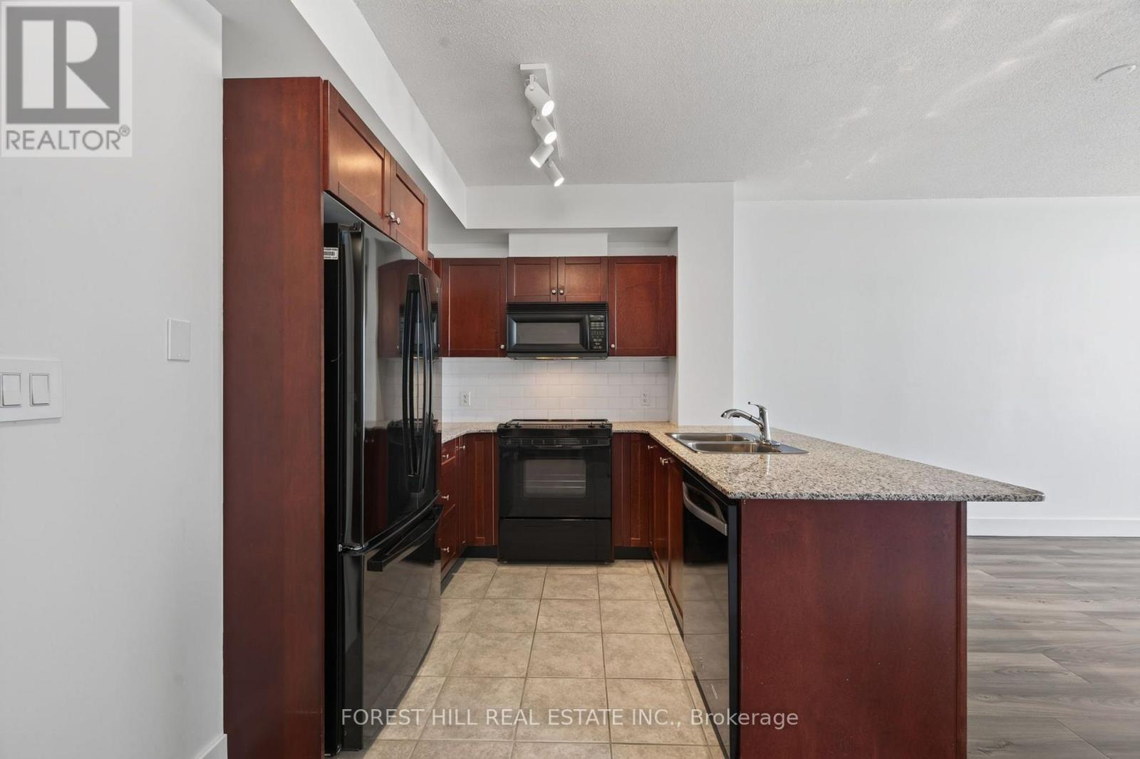 804 - 1359 Rathburn Road E, Mississauga, Ontario  L4W 5P7 - Photo 15 - W13717198