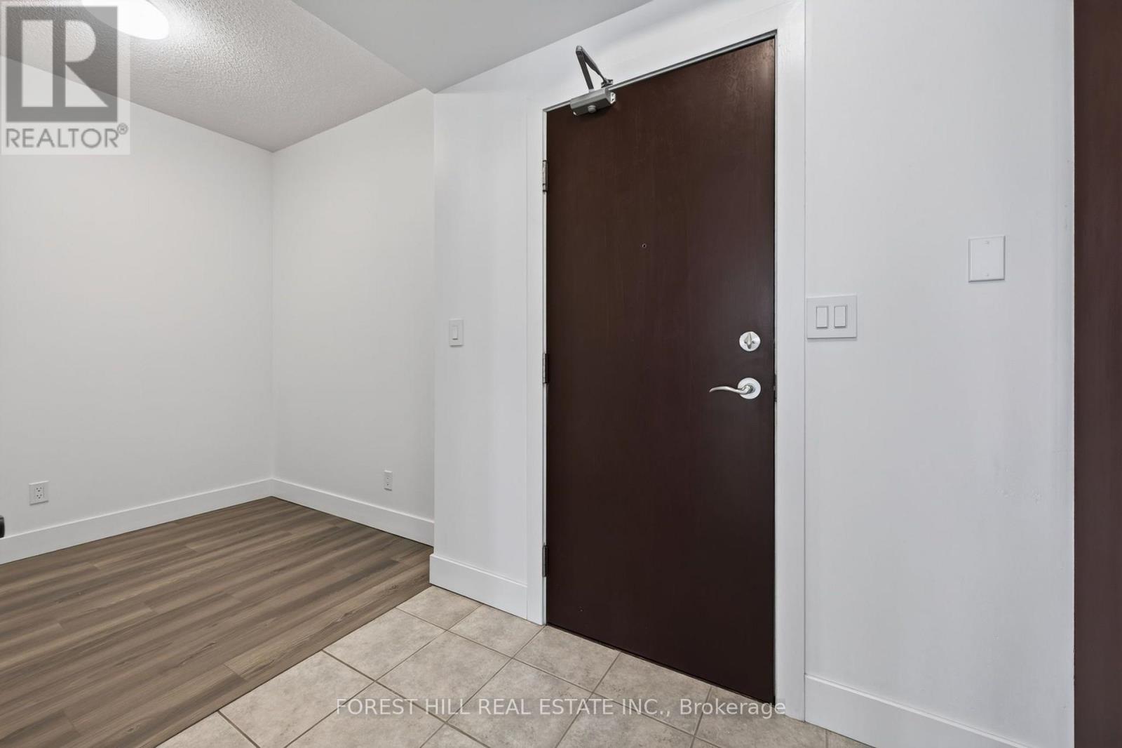804 - 1359 Rathburn Road E, Mississauga, Ontario  L4W 5P7 - Photo 5 - W13717198