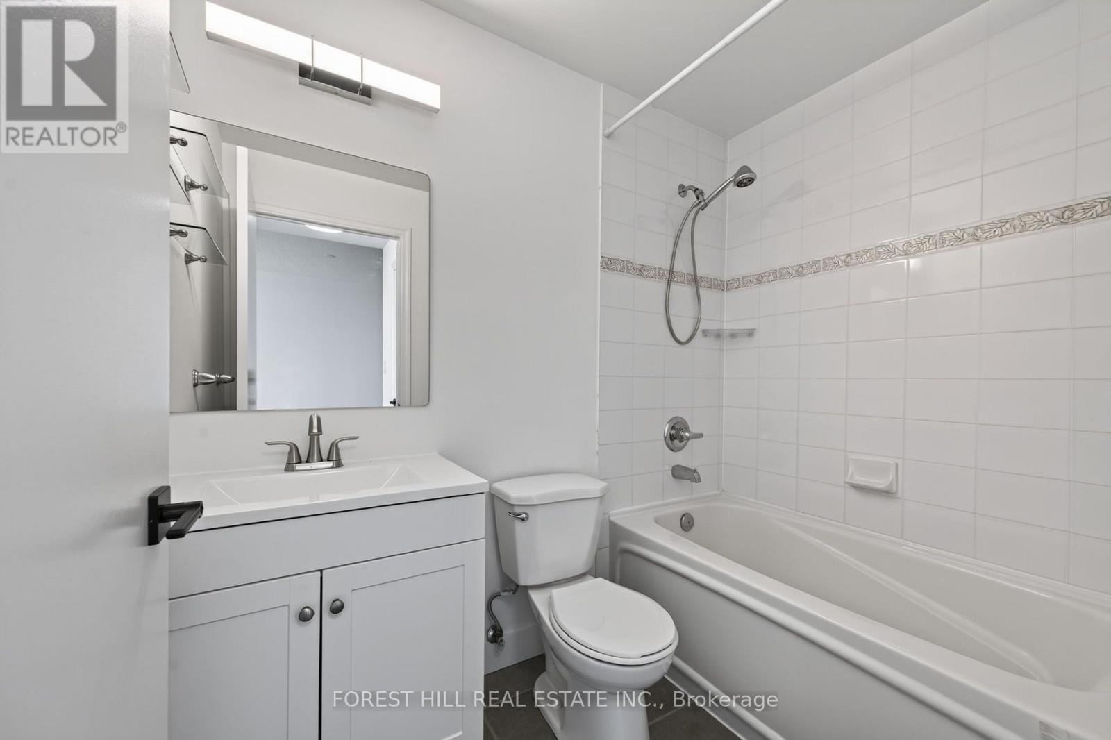 804 - 1359 Rathburn Road E, Mississauga, Ontario  L4W 5P7 - Photo 7 - W13717198