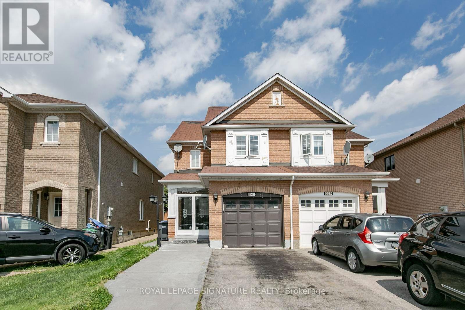 941 Mandolin Place, Mississauga, Ontario  L5W 1S3 - Photo 2 - W13717200