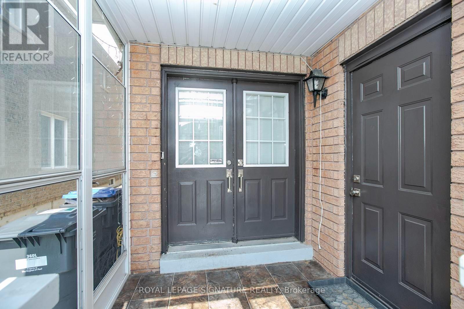 941 Mandolin Place, Mississauga, Ontario  L5W 1S3 - Photo 5 - W13717200