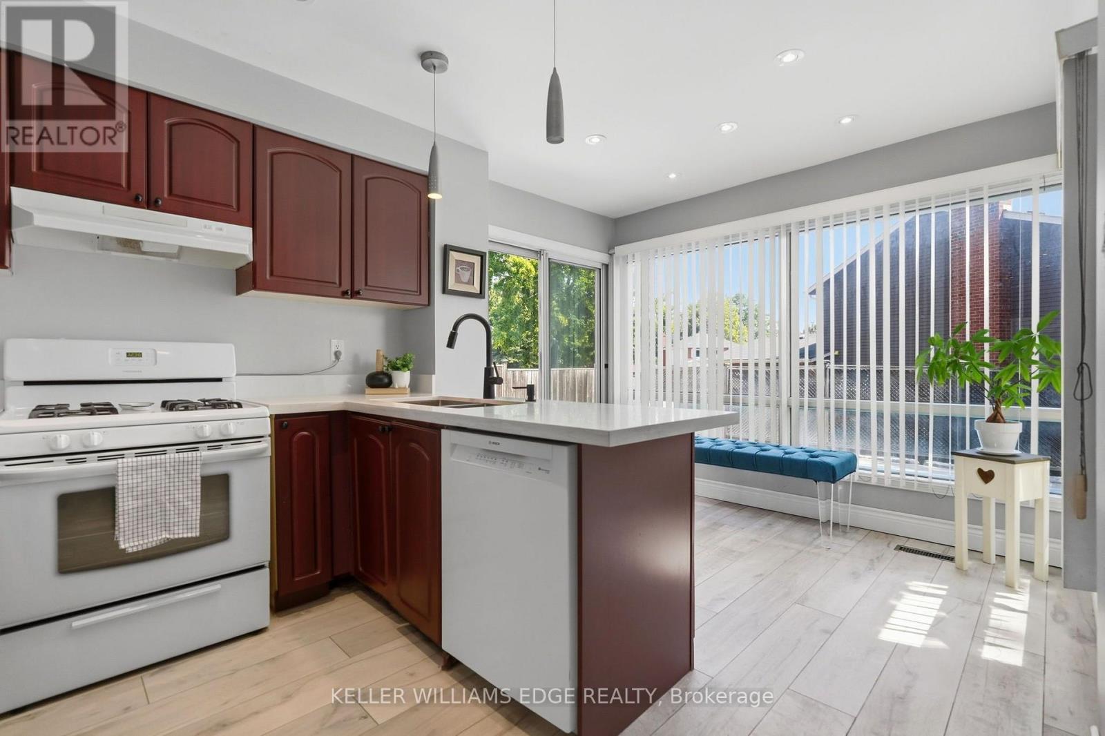 2055 Hunters Wood Drive, Burlington, Ontario  L7M 2T9 - Photo 12 - W13717238