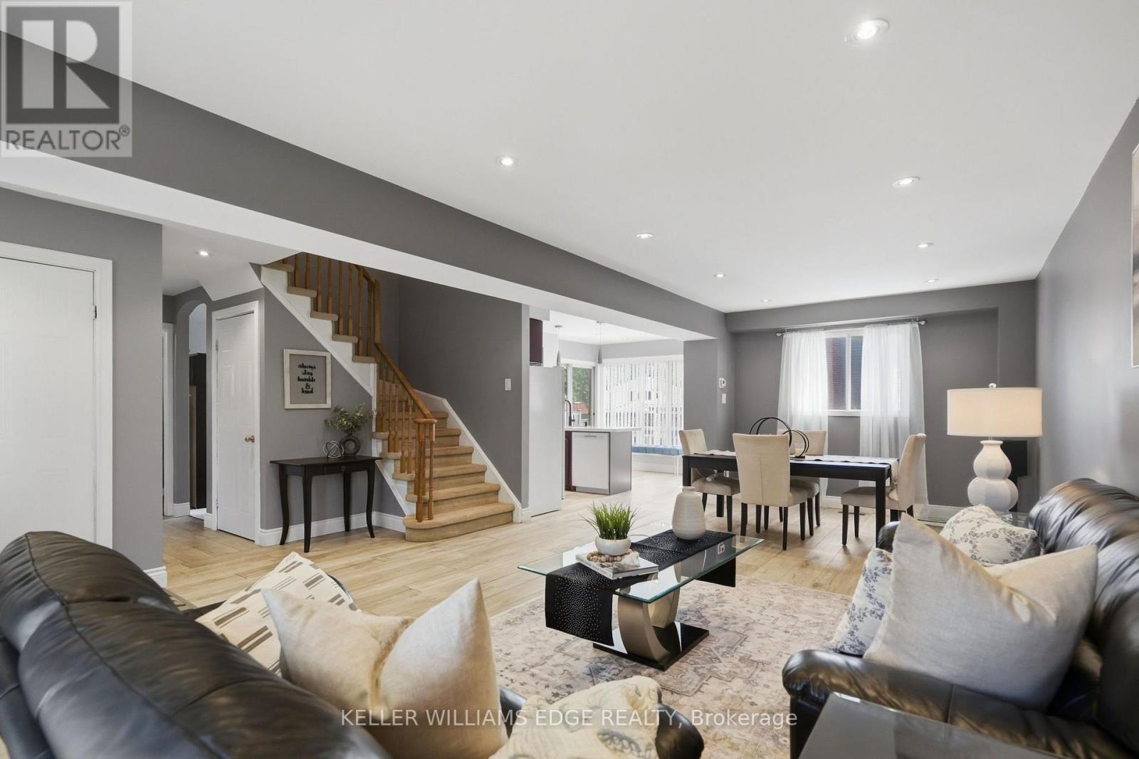 2055 Hunters Wood Drive, Burlington, Ontario  L7M 2T9 - Photo 7 - W13717238