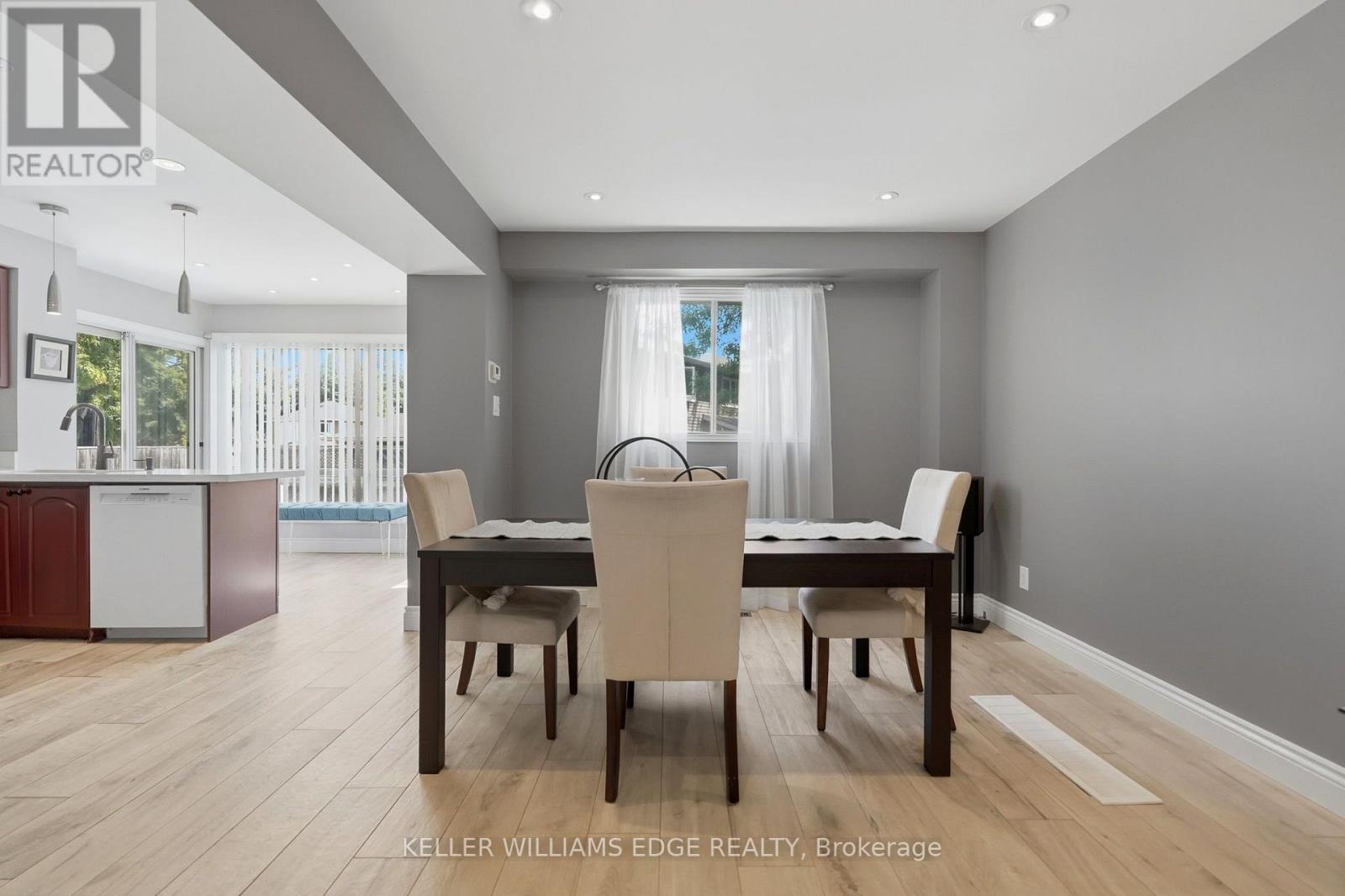 2055 Hunters Wood Drive, Burlington, Ontario  L7M 2T9 - Photo 9 - W13717238