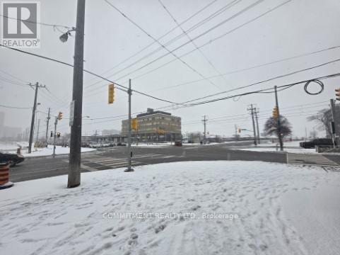 302 - 2100 Finch Avenue W — photo 2