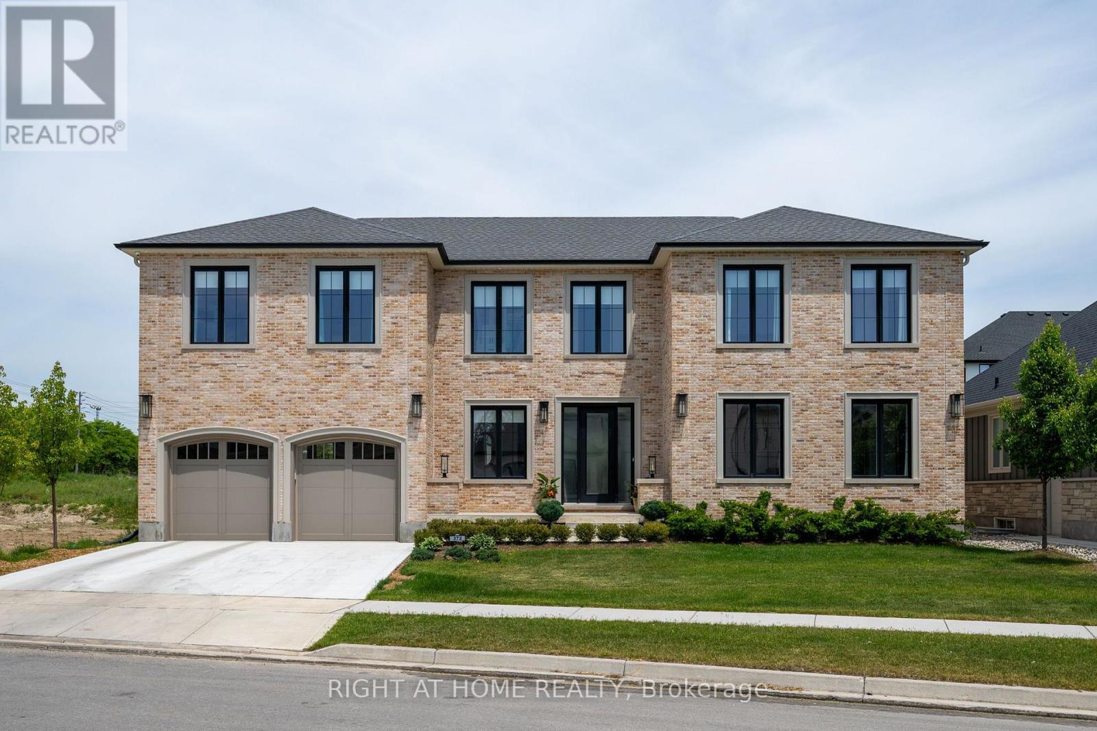 372 MANHATTAN DRIVE, London South, Ontario
