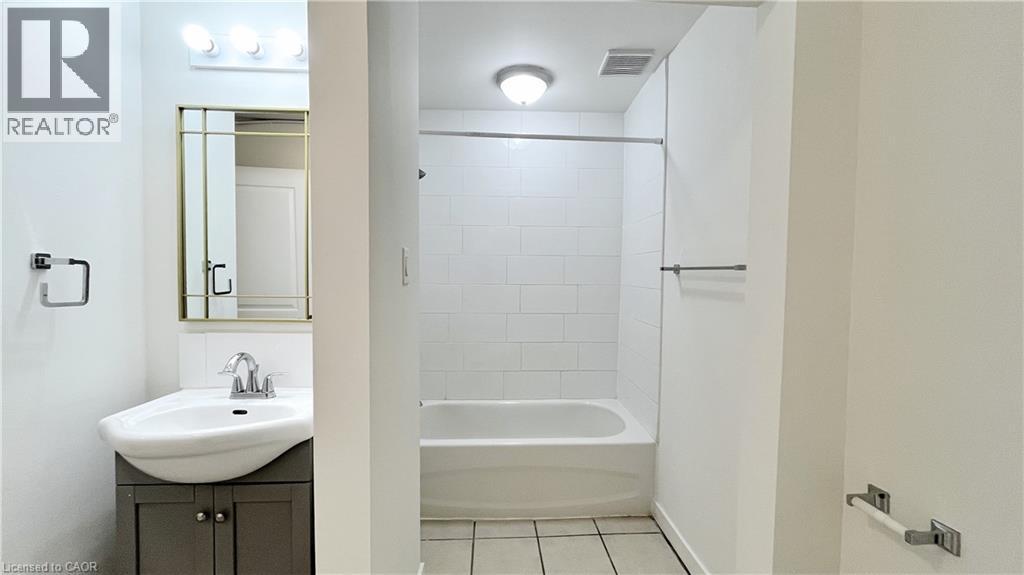 61 Hurst Place S, Hamilton, Ontario  L8P 3E6 - Photo 13 - 40858633