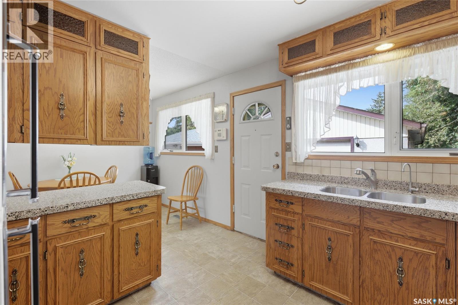16 Yarnton Crescent, Regina, Saskatchewan  S4R 4A2 - Photo 11 - SK046589