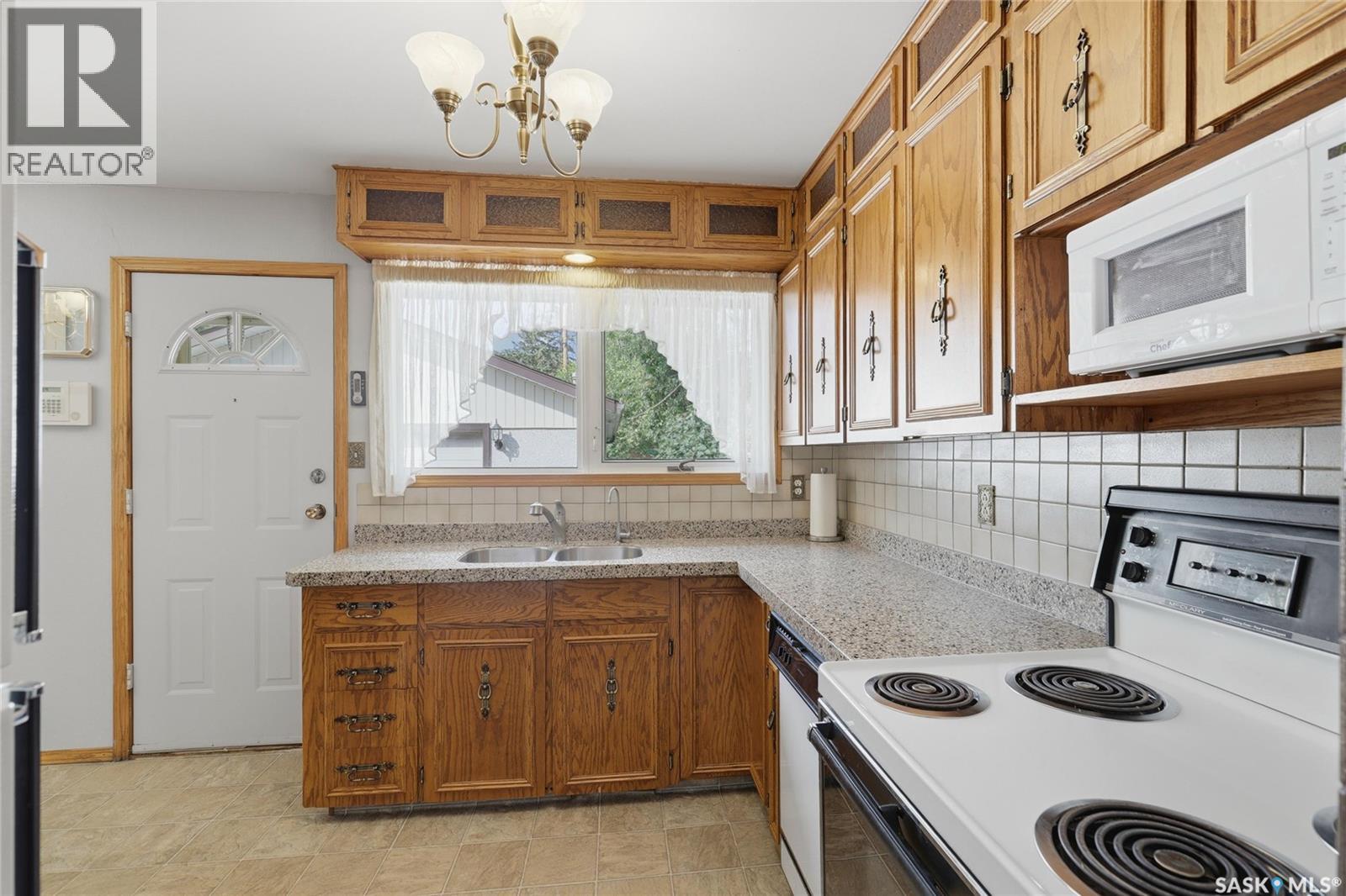 16 Yarnton Crescent, Regina, Saskatchewan  S4R 4A2 - Photo 12 - SK046589