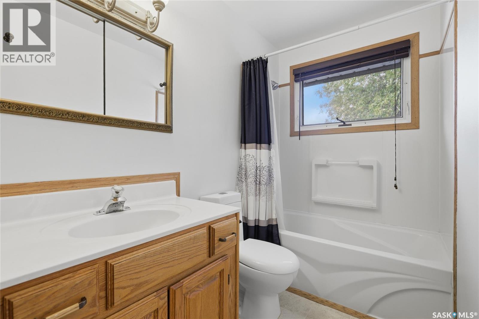 16 Yarnton Crescent, Regina, Saskatchewan  S4R 4A2 - Photo 13 - SK046589