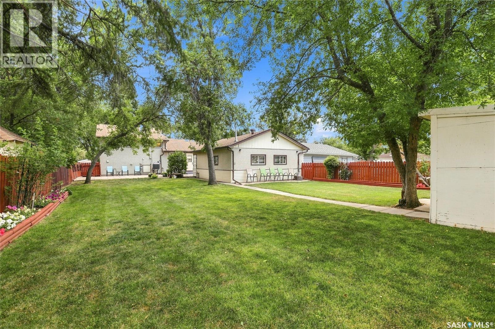 16 Yarnton Crescent, Regina, Saskatchewan  S4R 4A2 - Photo 3 - SK046589