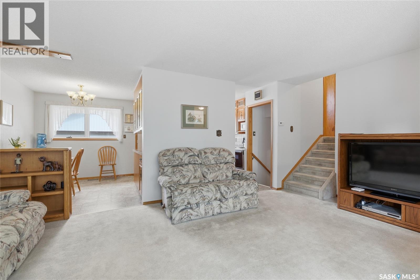 16 Yarnton Crescent, Regina, Saskatchewan  S4R 4A2 - Photo 6 - SK046589