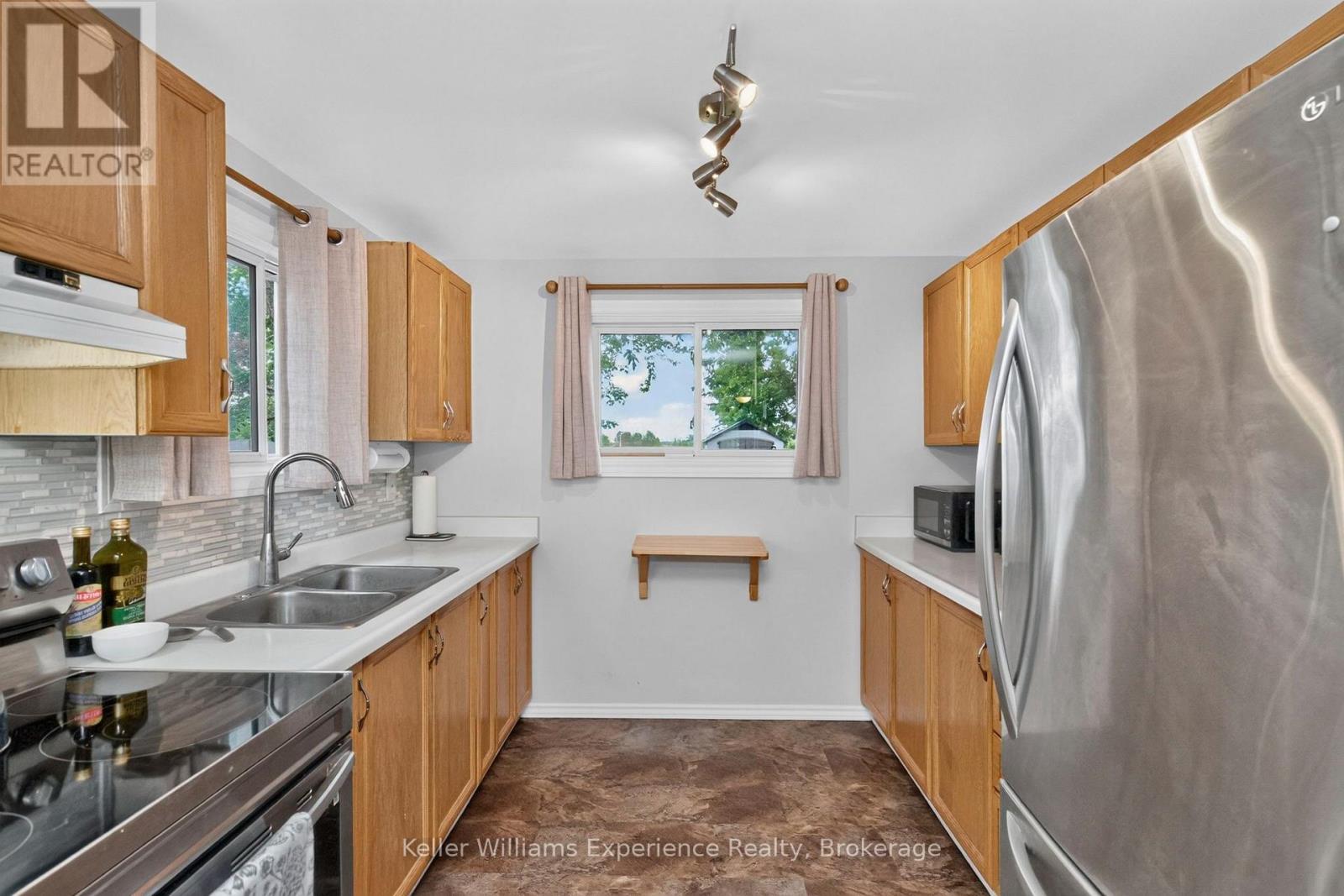 58 Maitland Drive, Springwater, Ontario  L4M 5V7 - Photo 7 - S13717452