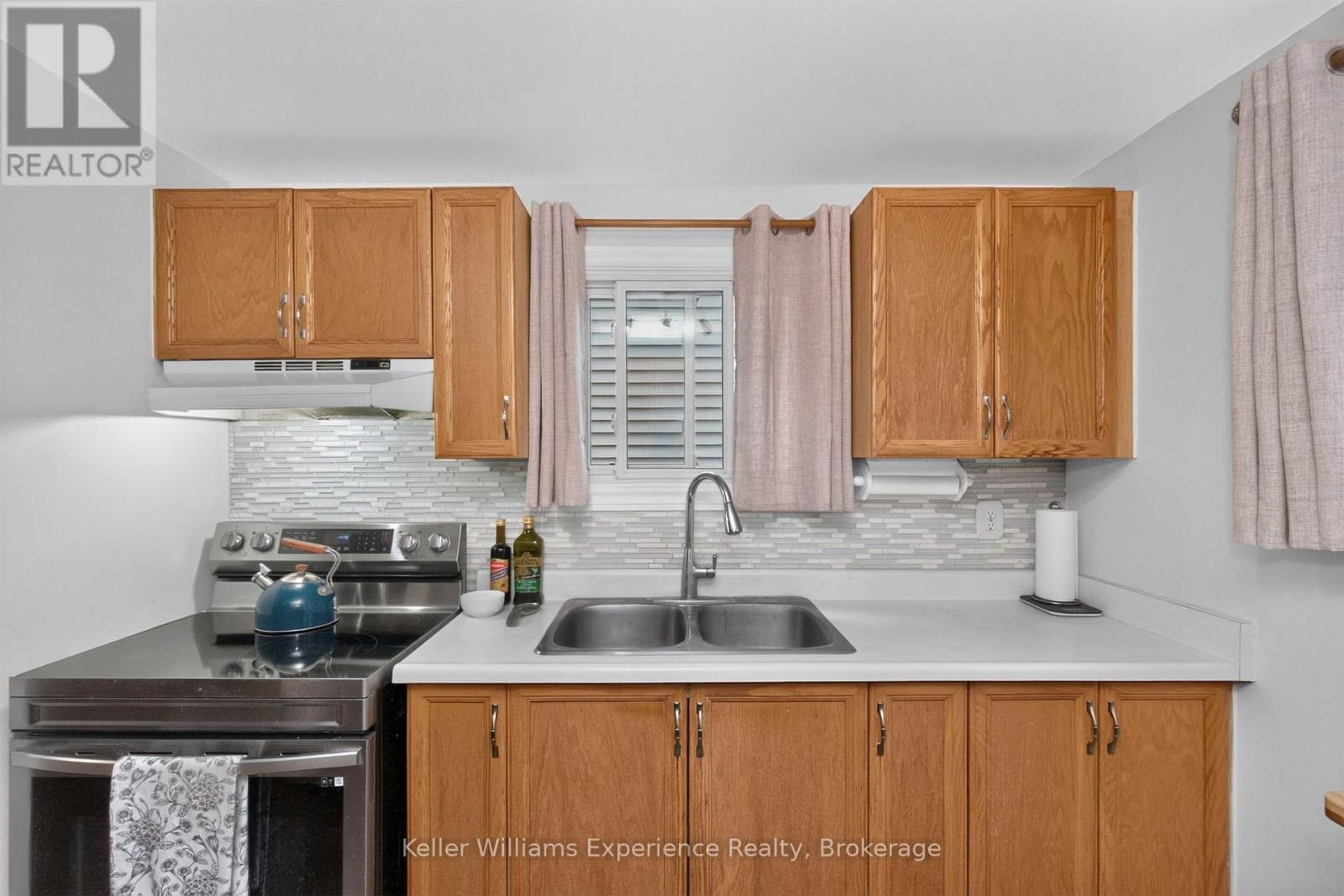 58 Maitland Drive, Springwater, Ontario  L4M 5V7 - Photo 9 - S13717452