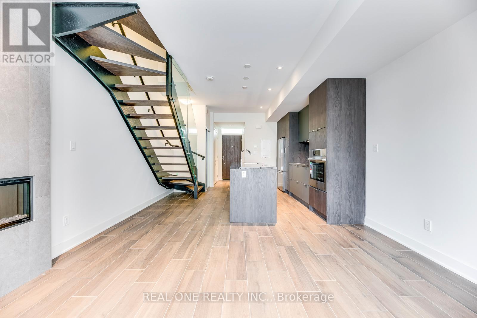 42 Sonic Way, Toronto, Ontario  M3C 0P3 - Photo 12 - C13717502
