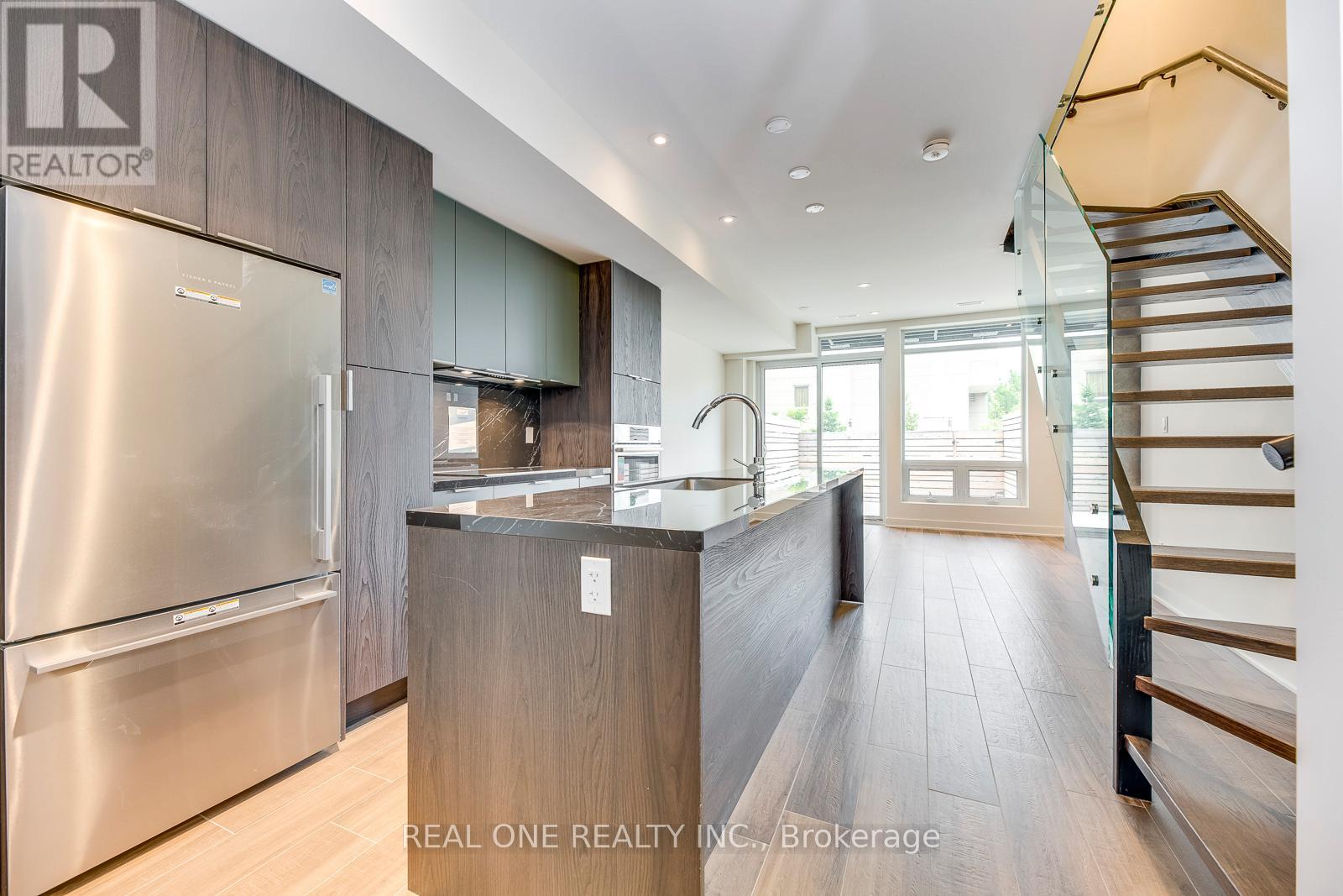 42 Sonic Way, Toronto, Ontario  M3C 0P3 - Photo 4 - C13717502