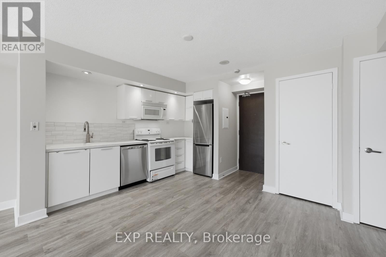 810 - 25 Capreol Court, Toronto, Ontario  M5V 3Z7 - Photo 4 - C13717602