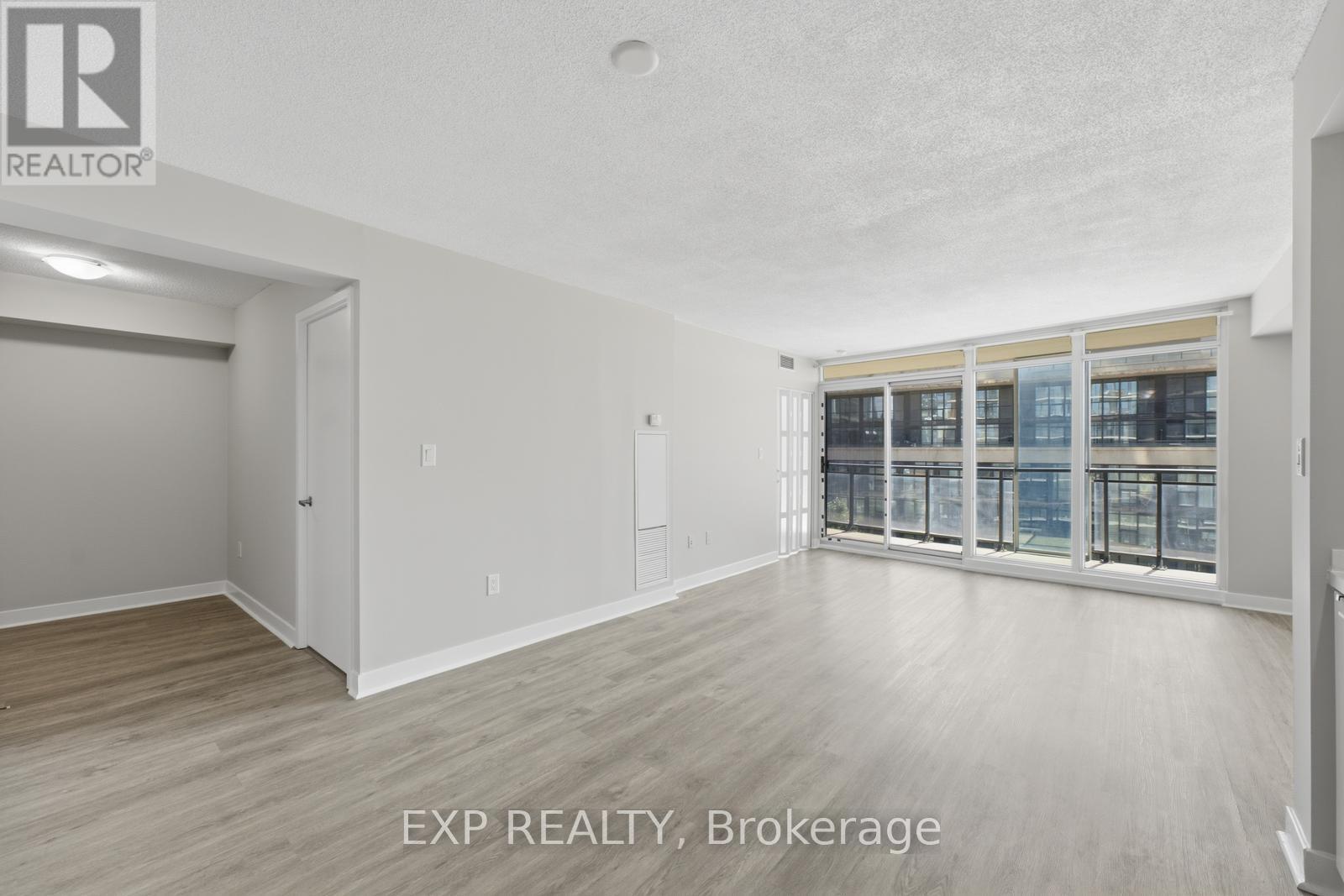 810 - 25 Capreol Court, Toronto, Ontario  M5V 3Z7 - Photo 6 - C13717602