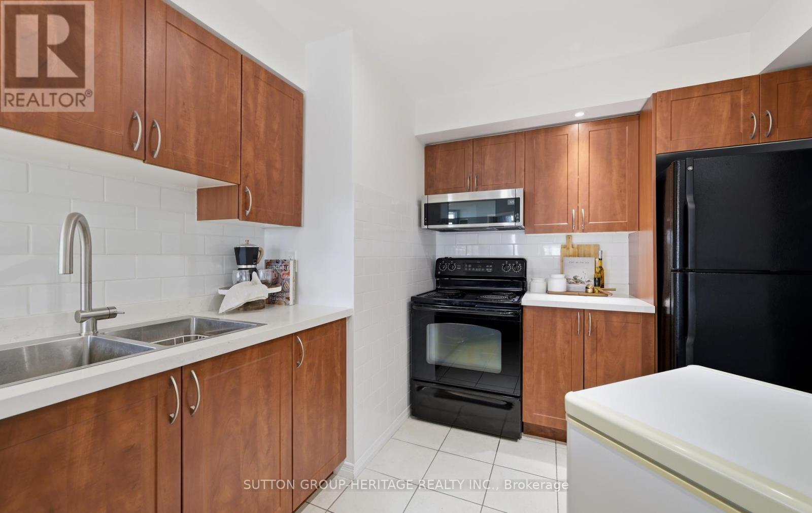 902 - 340 Watson Street W, Whitby, Ontario  L1N 9G1 - Photo 23 - E13717294