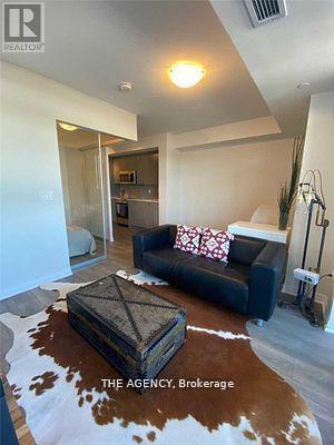 320 - 2301 Danforth Avenue, Toronto, Ontario  M4C 1K5 - Photo 2 - E13717316