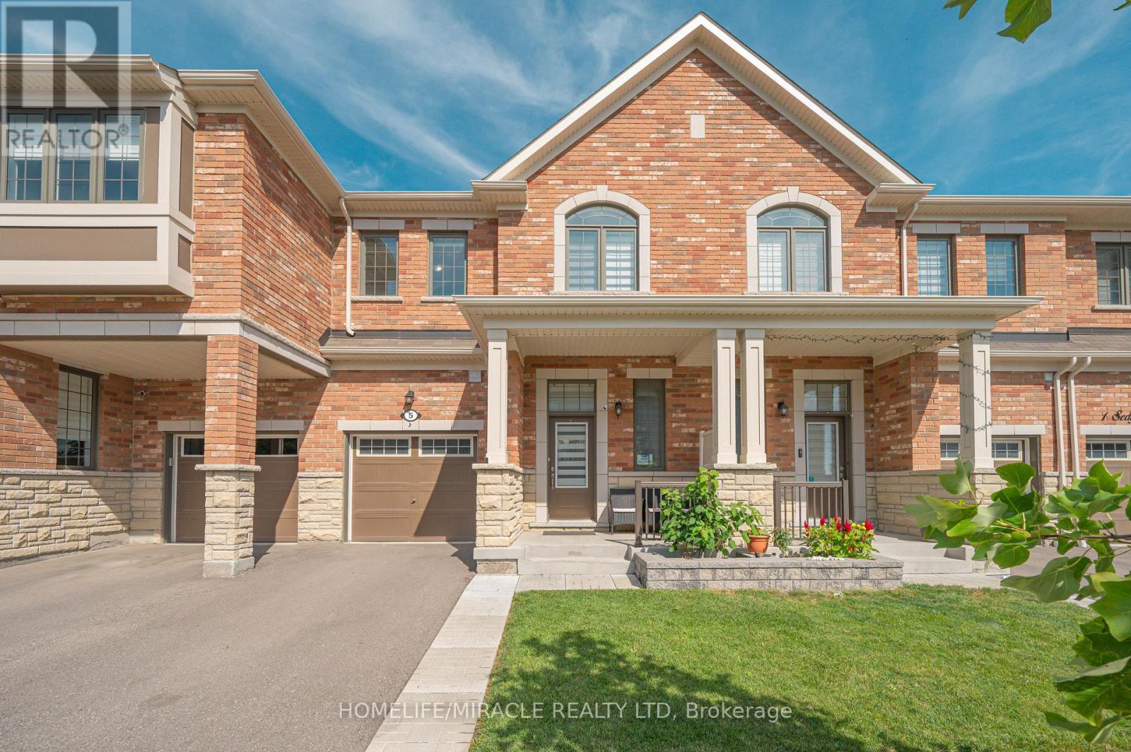 5 SEDGEMOOR STREET, Whitby, Ontario