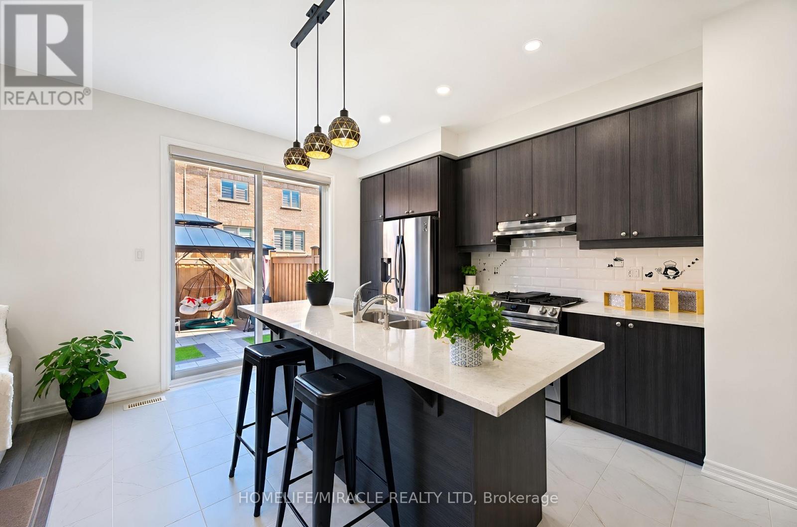 5 Sedgemoor Street, Whitby, Ontario  L1P 0M3 - Photo 12 - E13717520