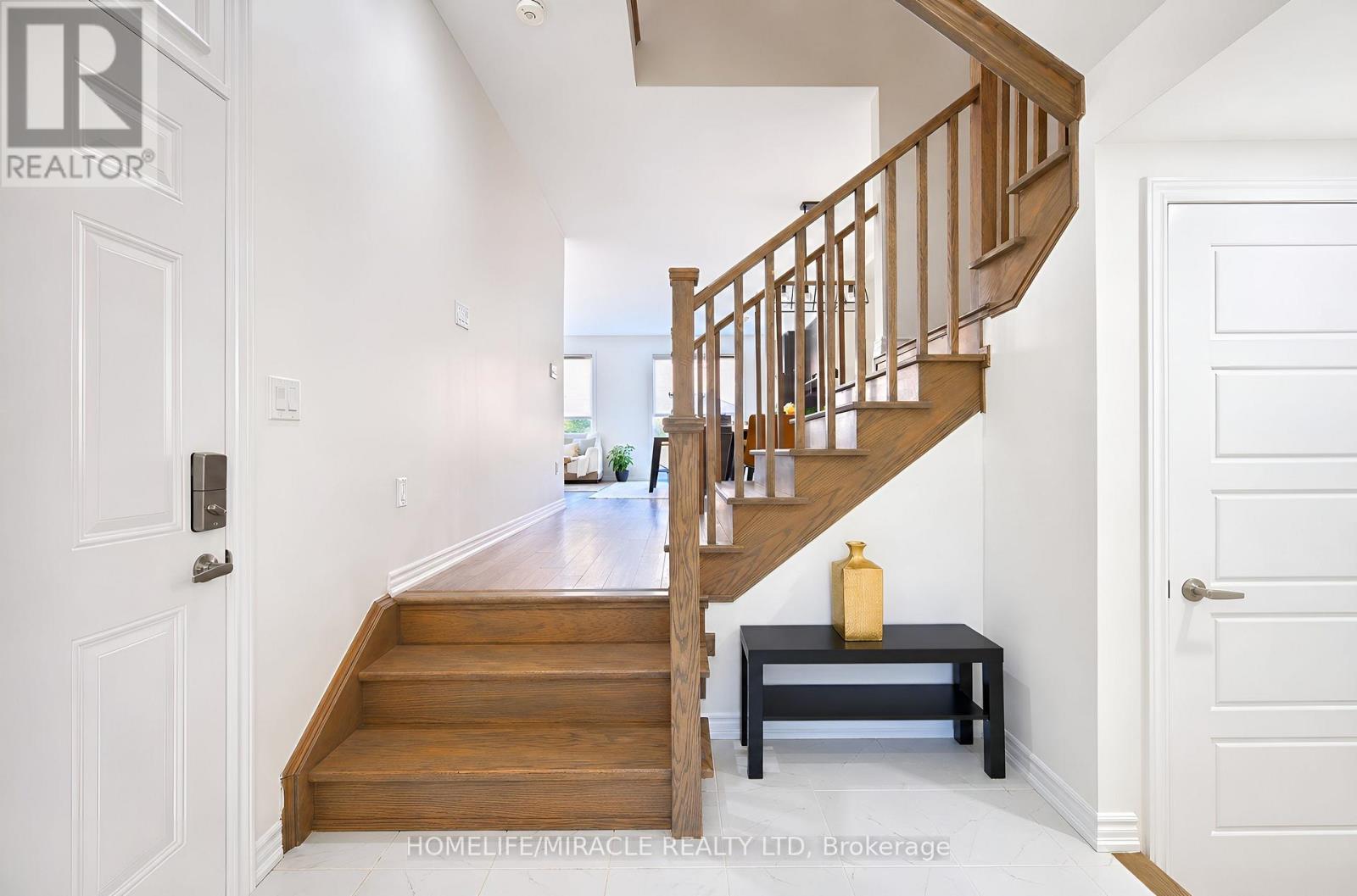 5 Sedgemoor Street, Whitby, Ontario  L1P 0M3 - Photo 7 - E13717520