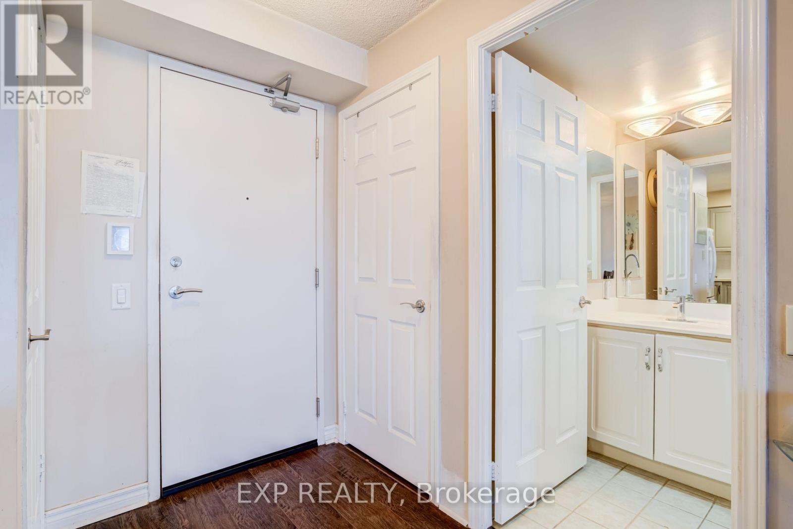 1409 - 8 Mondeo Drive, Toronto, Ontario  M1P 5C7 - Photo 3 - E13717548