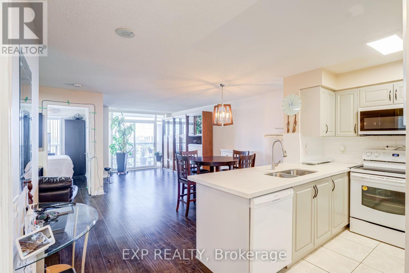 1409 - 8 Mondeo Drive, Toronto, Ontario  M1P 5C7 - Photo 5 - E13717548