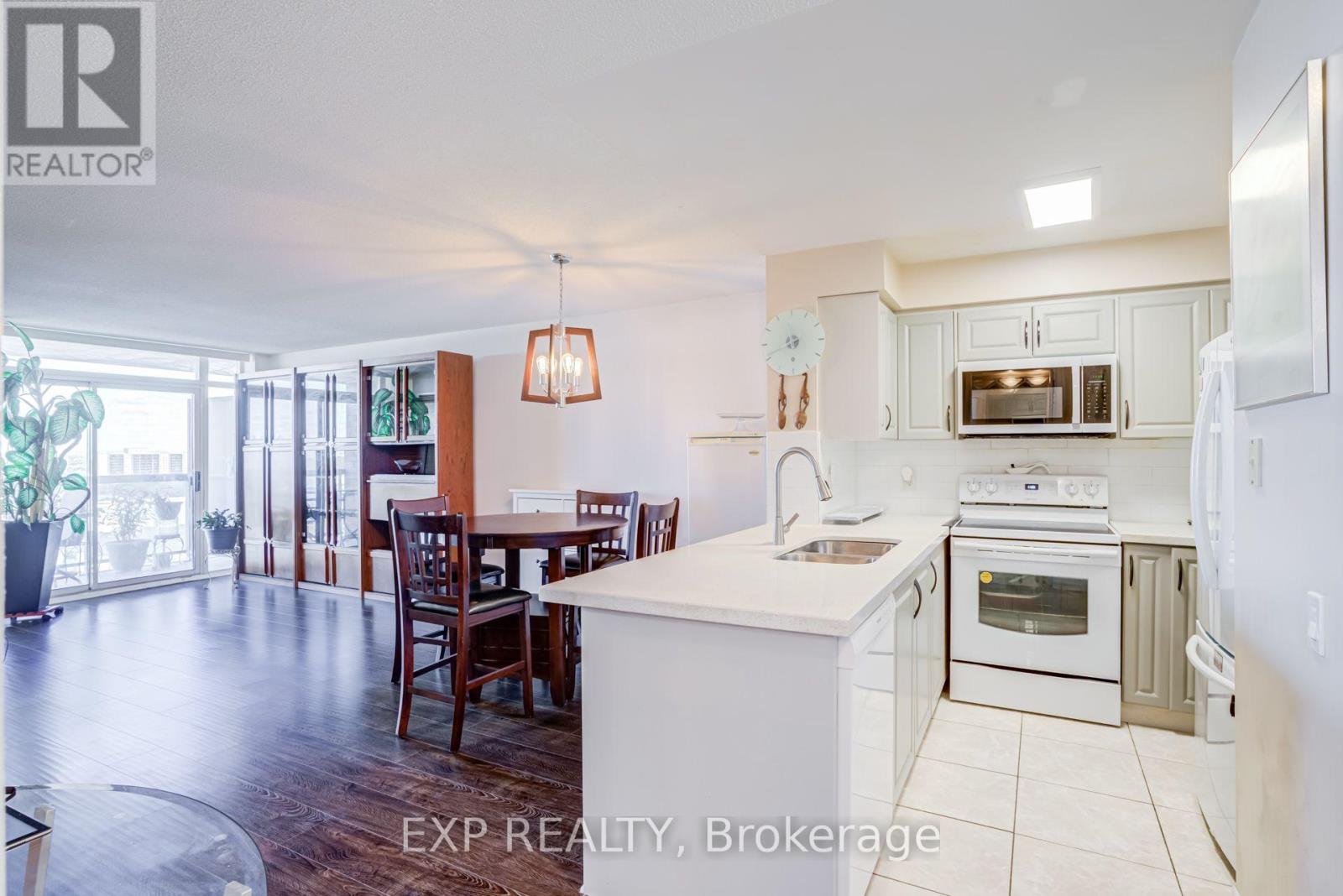 1409 - 8 Mondeo Drive, Toronto, Ontario  M1P 5C7 - Photo 7 - E13717548
