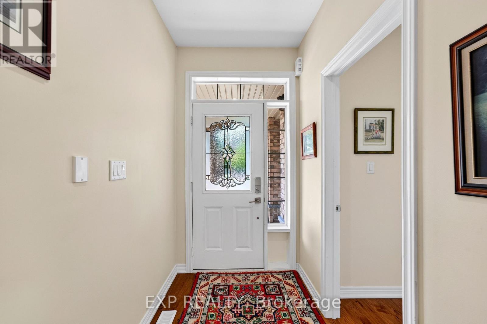 17 Wyndham Circle, Georgina, Ontario  L0E 1R0 - Photo 5 - N13717406