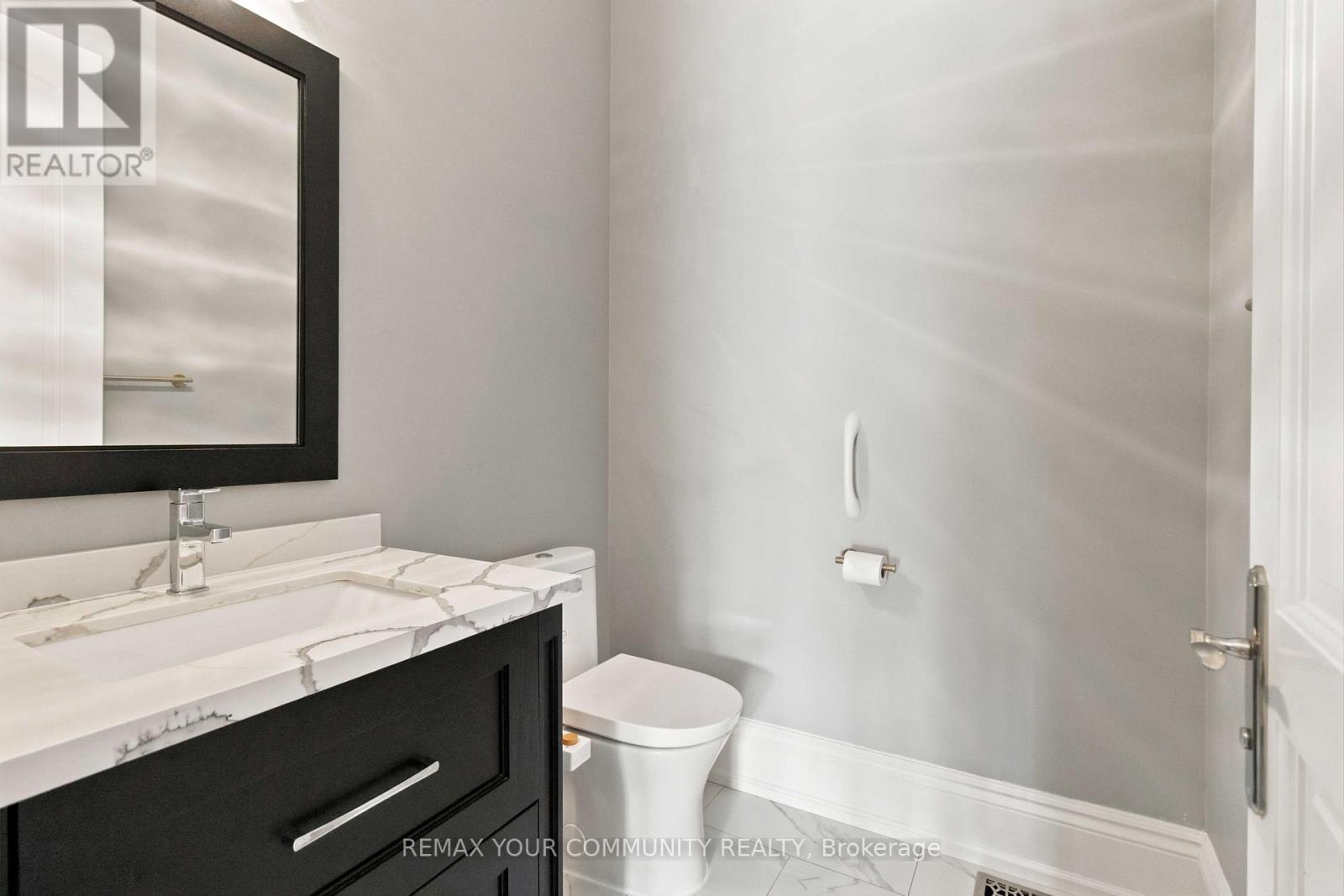 1226 Ogden Avenue, Mississauga, Ontario  L5E 2H4 - Photo 17 - W13717338