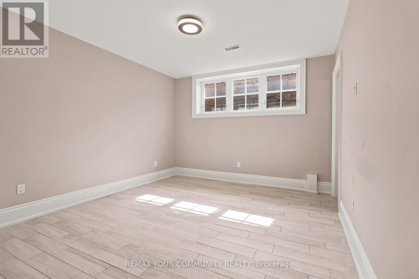 1226 Ogden Avenue, Mississauga, Ontario  L5E 2H4 - Photo 38 - W13717338