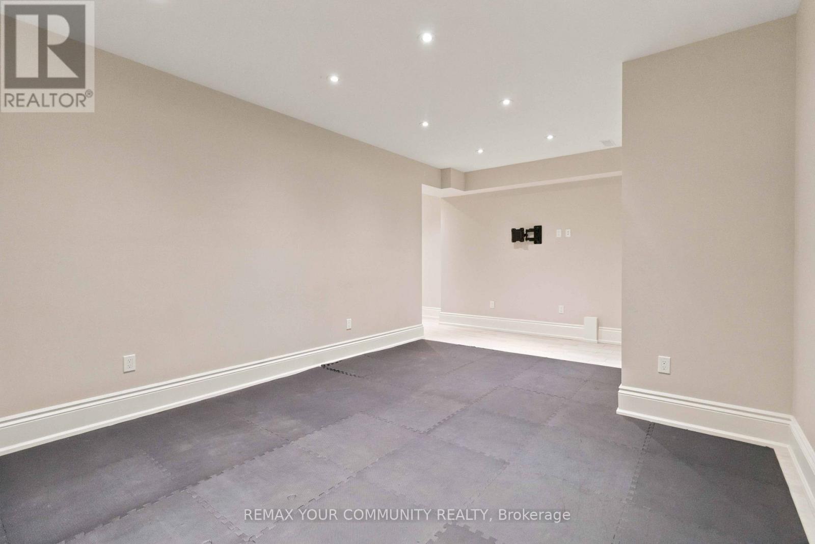 1226 Ogden Avenue, Mississauga, Ontario  L5E 2H4 - Photo 42 - W13717338