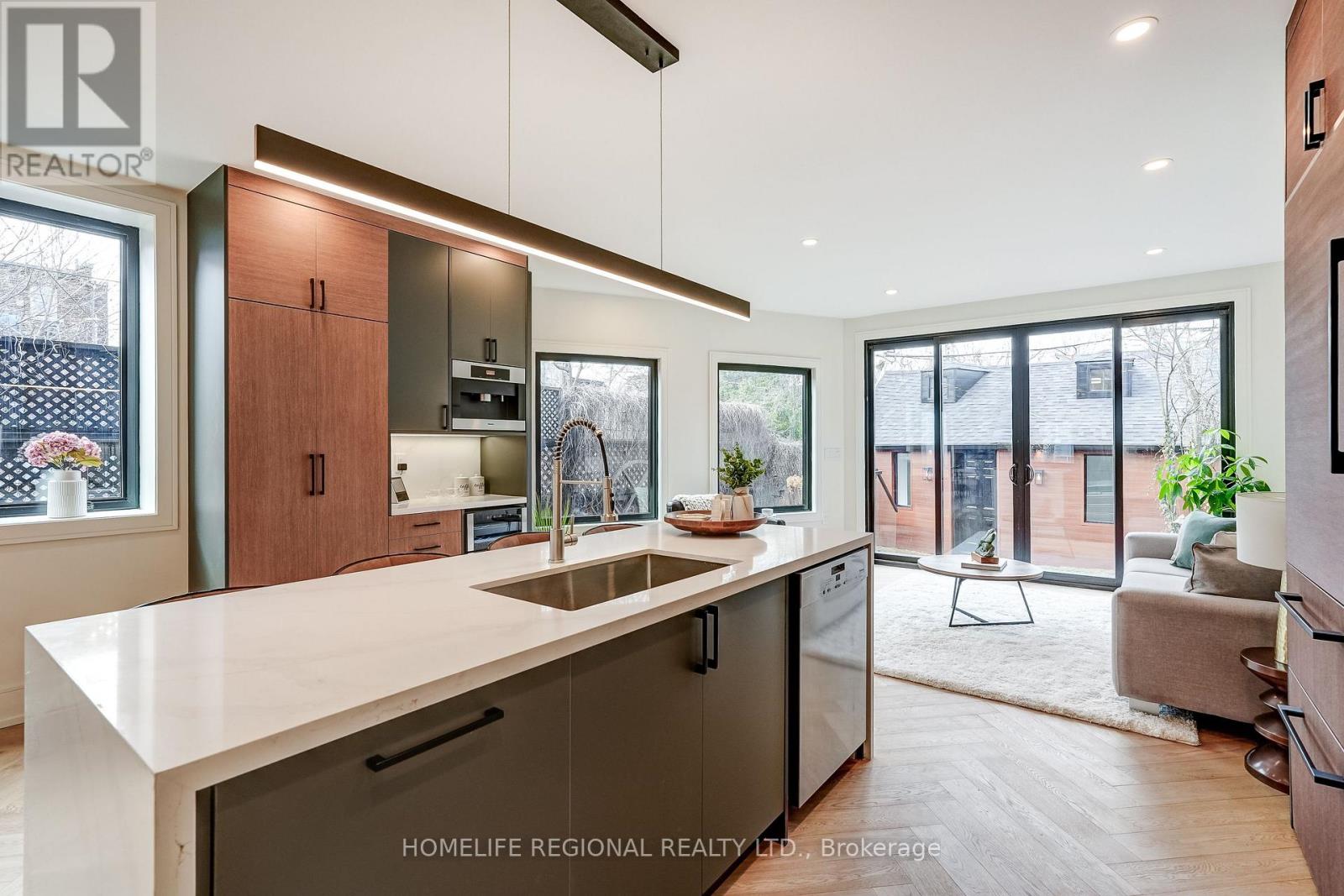 12 Macdonell Avenue, Toronto, Ontario  M6R 2A2 - Photo 10 - W13717360